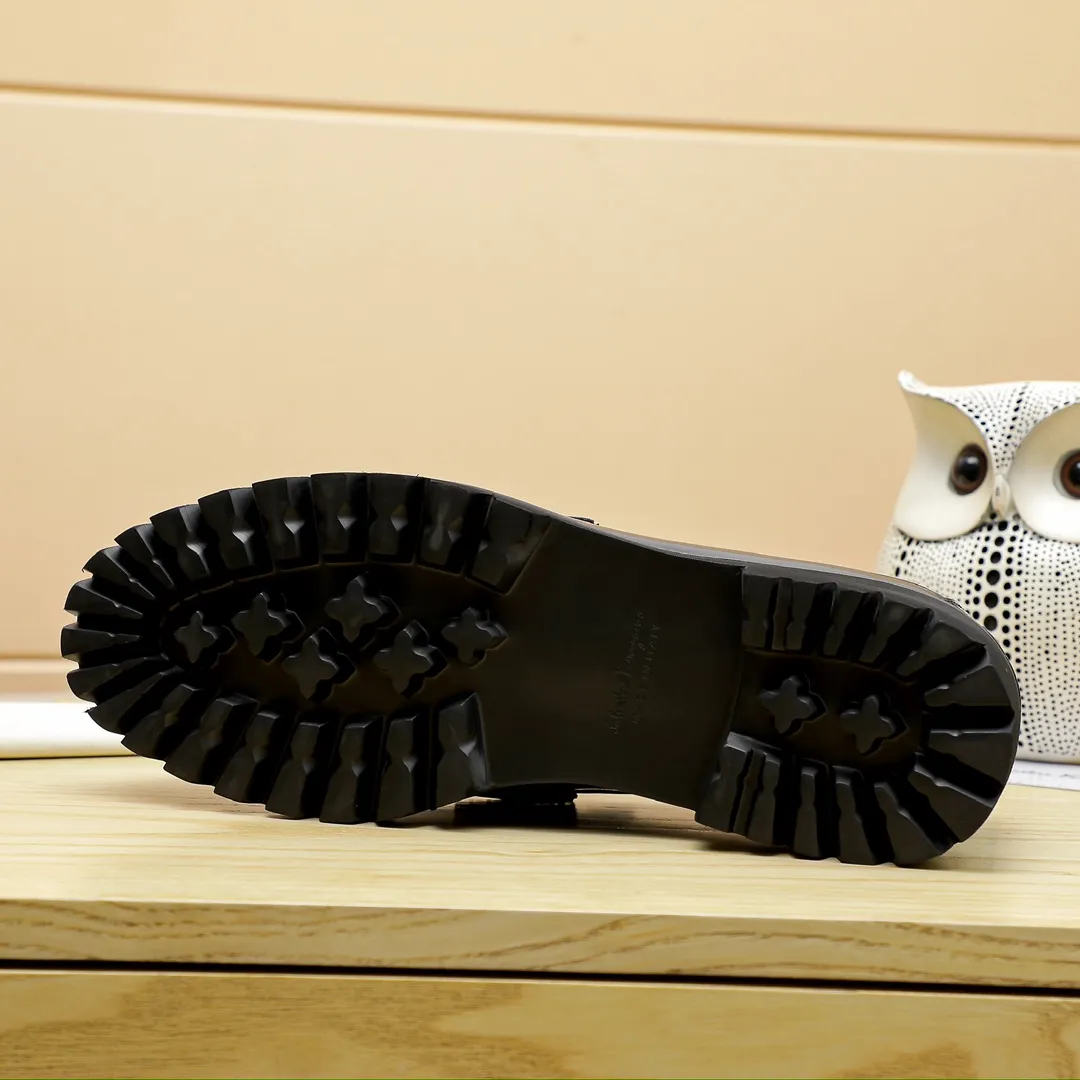 Factory price 440 🔥Ferragamo's new men's casual slip-on shoes🇨🇳Official website original 1:1 mold opening, original quality💯Fine workmanship, high-end luxury☘The upper is made of imported Italian first-layer cowhide🌴🐂Leather lining🍓Rubber wear-resistant and non-slip outsole, breathable and comfortable to wear🍍The first choice for high-taste men🍉2 colors available! Code number 39-44 (38.45. Can be customized)